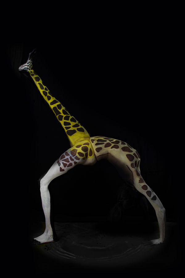 Bodypainting jirafa yoga